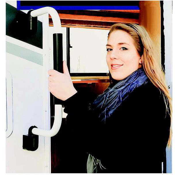 Camco Short Foldaway Grab Handle, Black