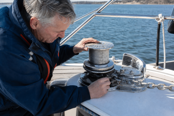 How Do I Troubleshoot a Windlass That Runs but Won't Retrieve the Anchor?