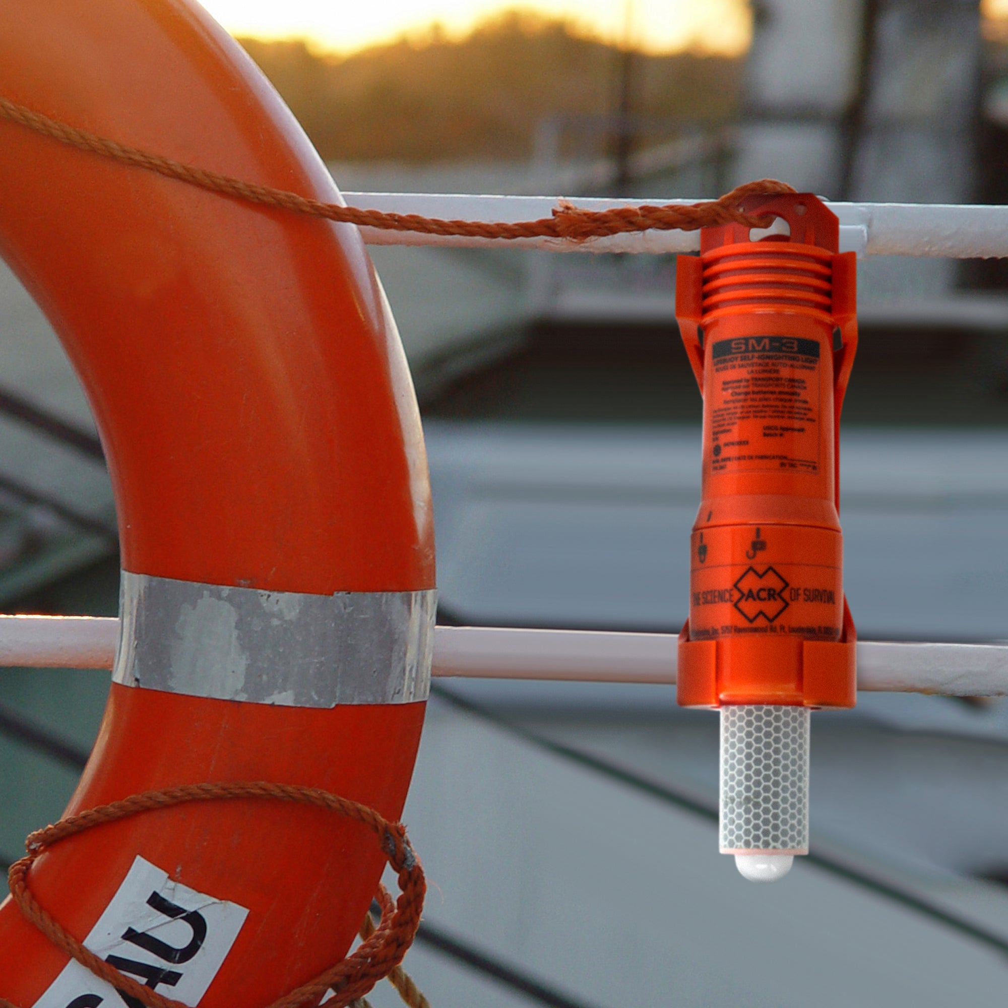 Crew-Overboard Marker Light, ACR ResQLink 400 3947