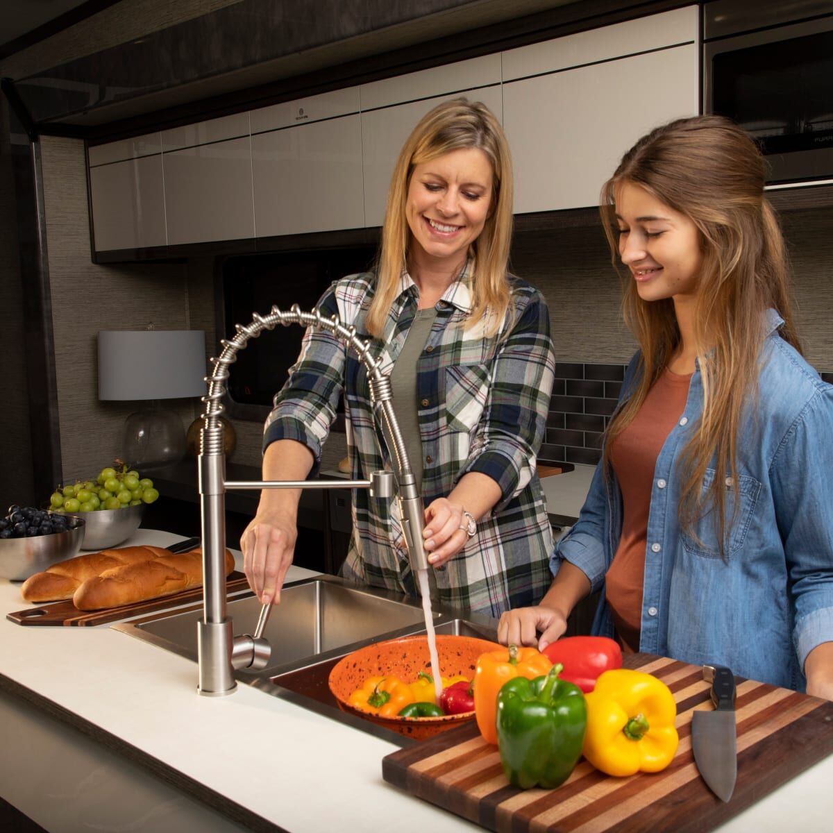 Fresh Water Pump 12V 3.0 gpm with Strainer And Connectors (Retail Box)