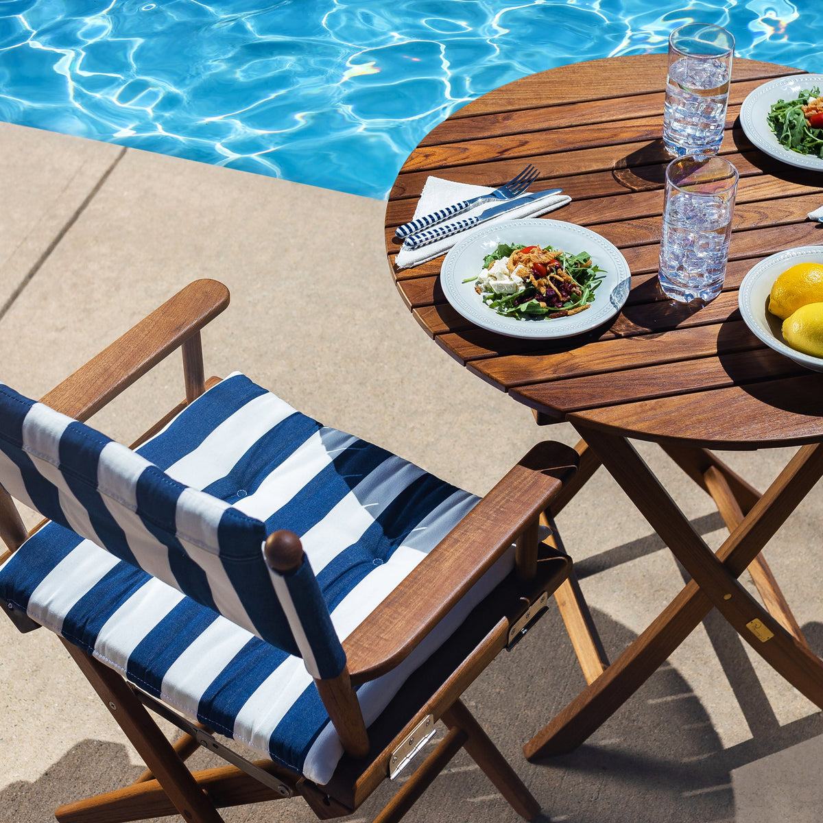 29-1/2" Premium Grade Teak Round Slat Table